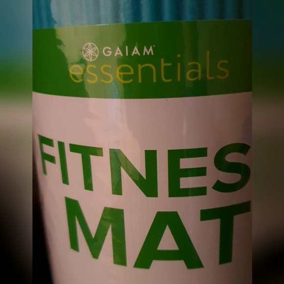 New Gaiam Essentials Yoga Mat - Picture 8 of 9